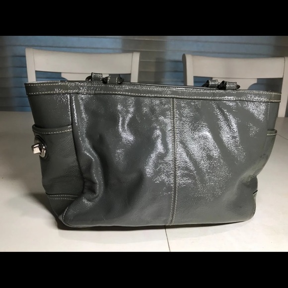 EUC Coach Gray/Silver Patent Leather Gallery Tote F13781 excellent  Condition - Picture 2 of 10